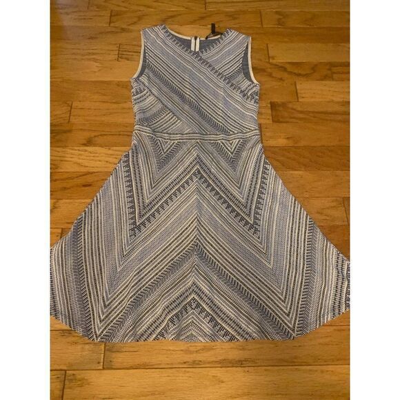 BCBG MAXAZRIA women's White Blue Jasmine Chevron Striped Knit Jacquard Dress Med - Picture 1 of 9